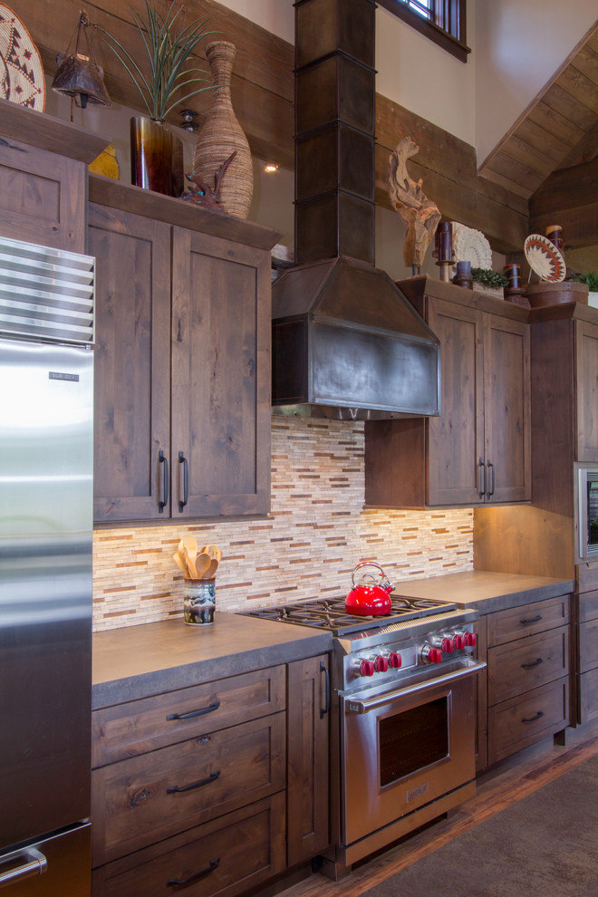 Design ideas for a classic kitchen in Albuquerque.