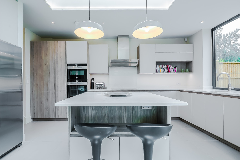 Westfield Road, Surbiton Modern Kitchen Surrey by 50 Degrees