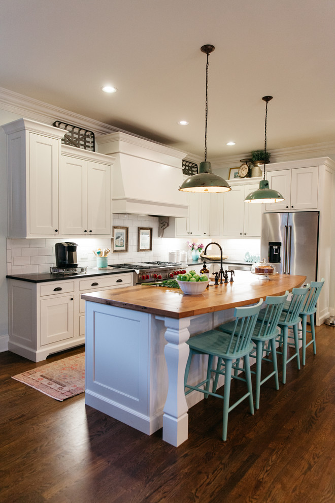 This is an example of a farmhouse kitchen in Nashville.