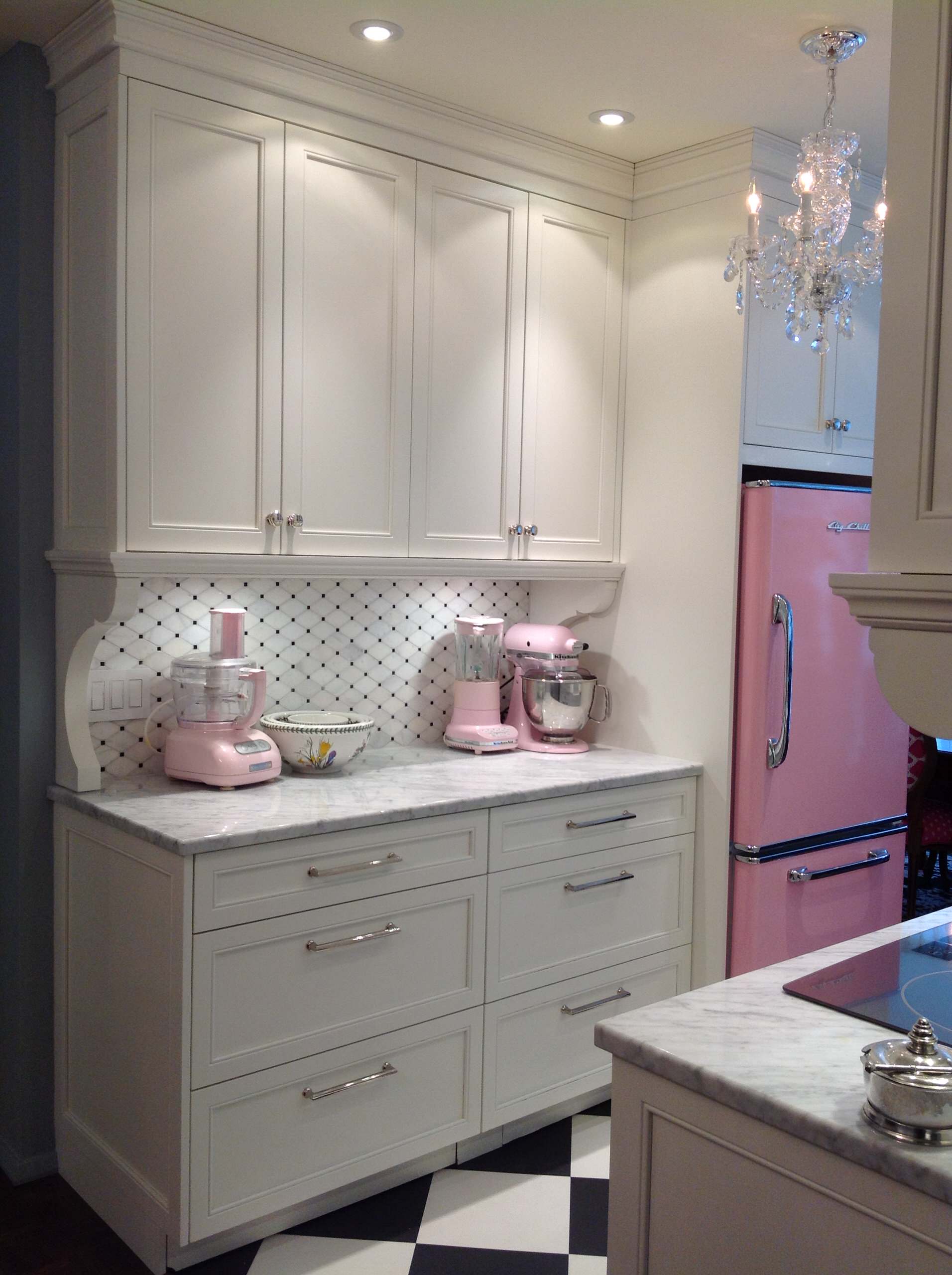 Midge's Kitchenette - Tile Floor Option - With Pink Fridge Sweep