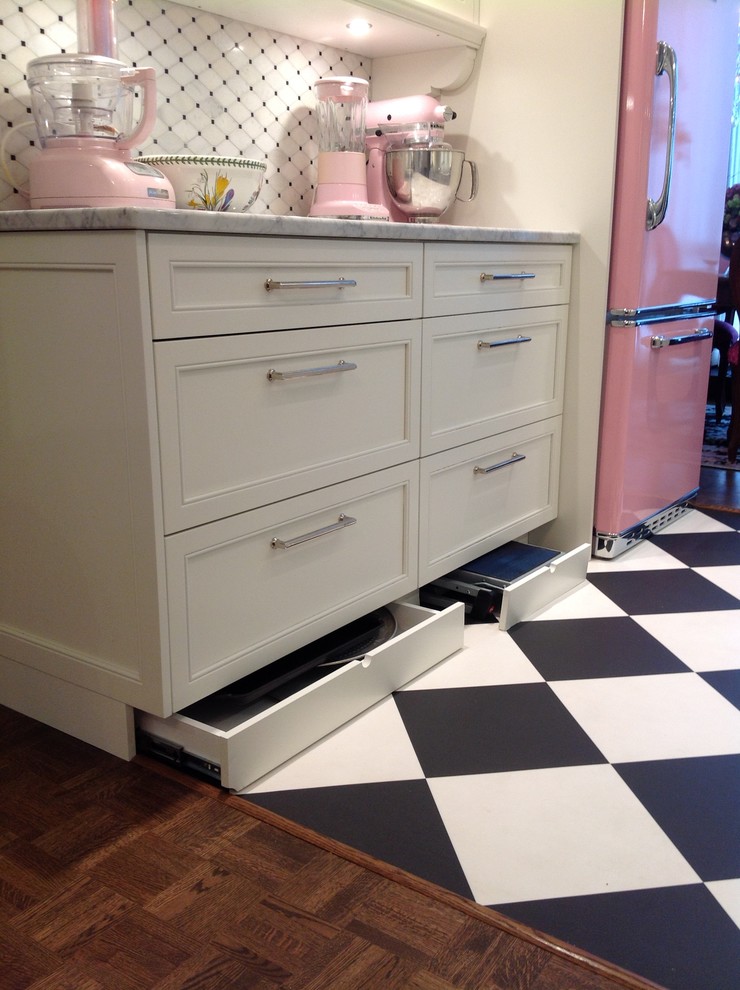 Example of a small classic galley linoleum floor enclosed kitchen design in Montreal with a farmhouse sink, shaker cabinets, white cabinets, marble countertops, white backsplash, mosaic tile backsplash, colored appliances and no island