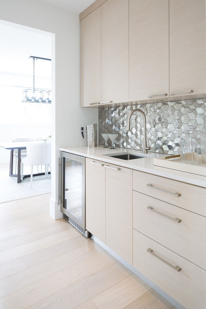Idee per una cucina abitabile minimal di medie dimensioni con parquet chiaro