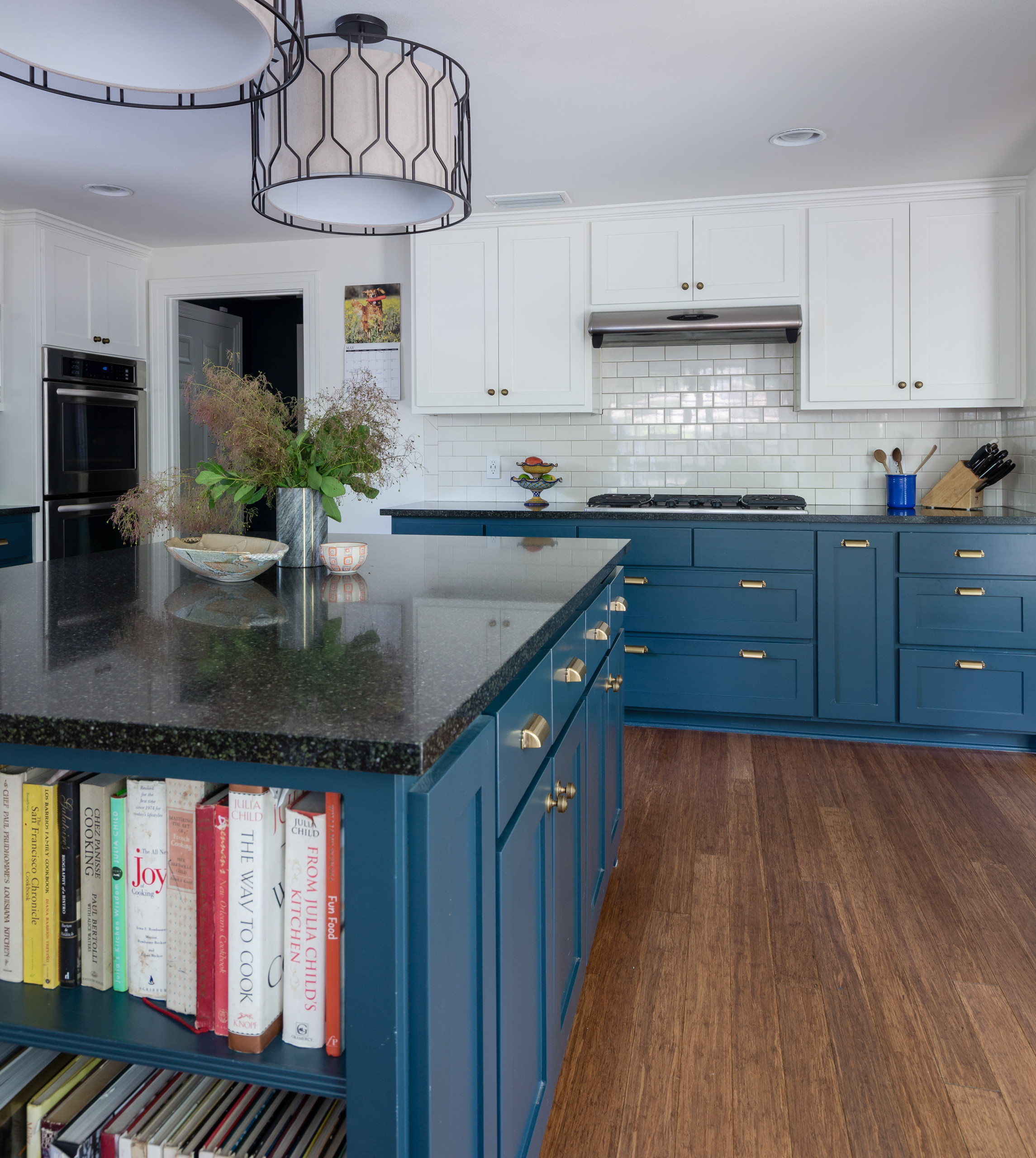 What Color Cabinets Go Well with Black Countertops