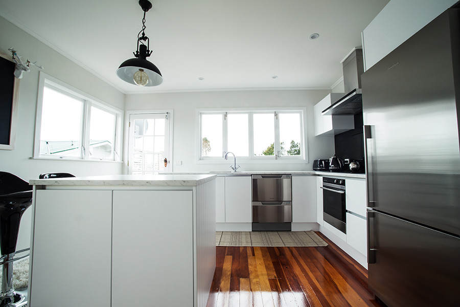 Whenuapai Kitchen Traditional Kitchen Auckland by Smith & Sons