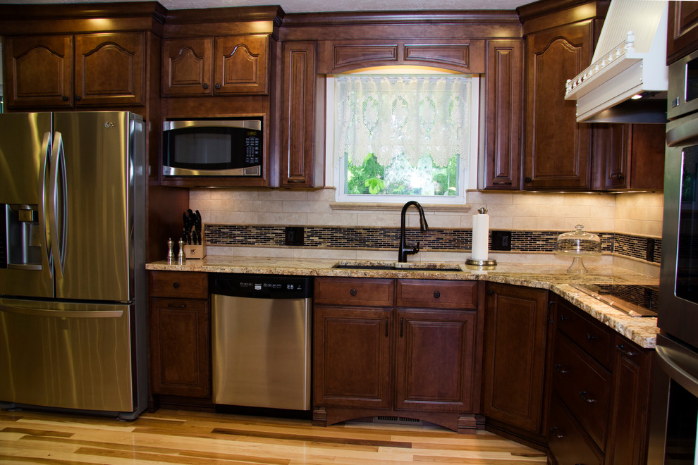 brown maple kitchen cabinets