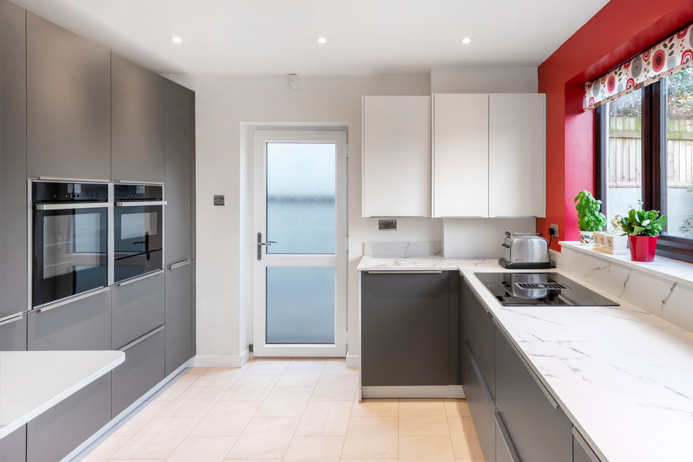 Photo of a medium sized contemporary l-shaped kitchen in Other with a built-in sink, red splashback, glass sheet splashback and a breakfast bar.
