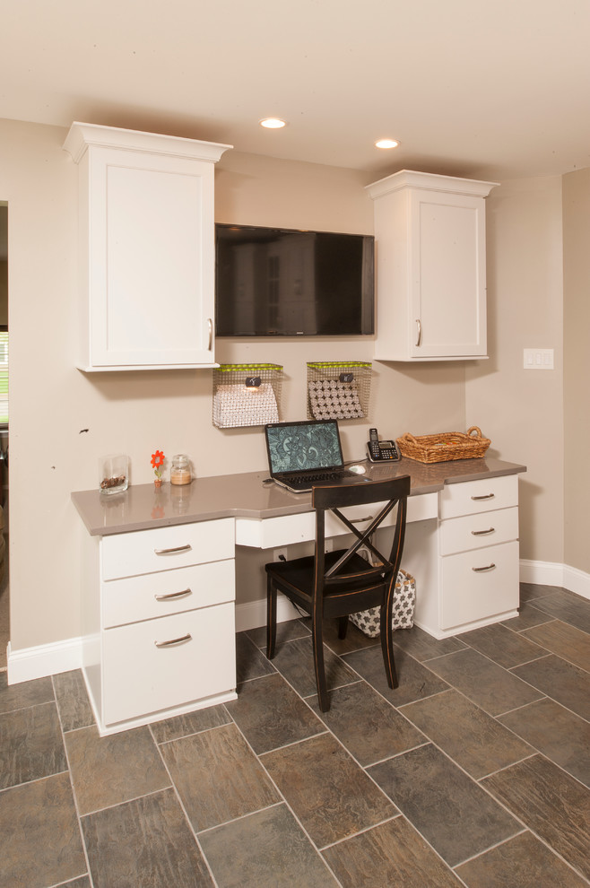 Example of a mid-sized transitional l-shaped porcelain tile eat-in kitchen design in Philadelphia with an undermount sink, shaker cabinets, white cabinets, quartz countertops, white backsplash, stone tile backsplash, stainless steel appliances and an island