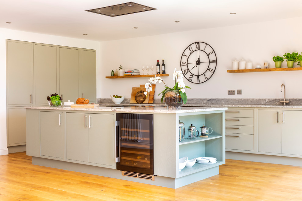 White And Sage Green Kitchen With Island Classic Interiors Img~3a9146190d6002cc 9 6288 1 4d3b385 