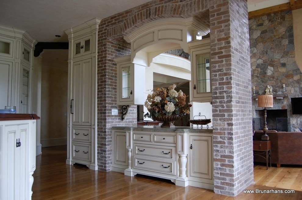 White brick arch Traditional Kitchen Bridgeport by Brunarhans