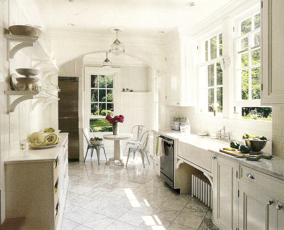 Inspiration for a contemporary kitchen remodel in Columbus