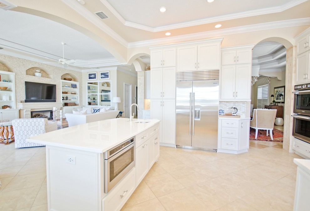 Inspiration for a timeless kitchen remodel in Tampa
