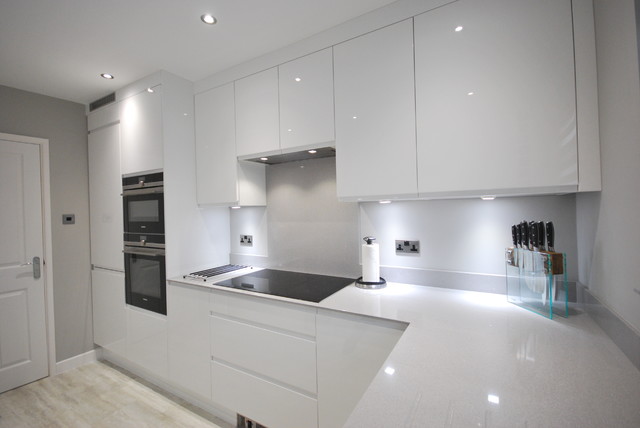 light grey kitchen white worktop