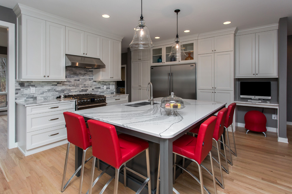 Eat-in kitchen - mid-sized transitional l-shaped light wood floor and beige floor eat-in kitchen idea in Other with a double-bowl sink, recessed-panel cabinets, white cabinets, quartz countertops, gray backsplash, stone tile backsplash, stainless steel appliances and an island