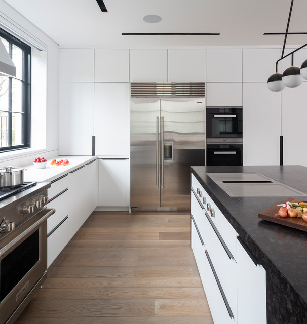 White Kitchen & Oak Island Contemporary Kitchen London by Point