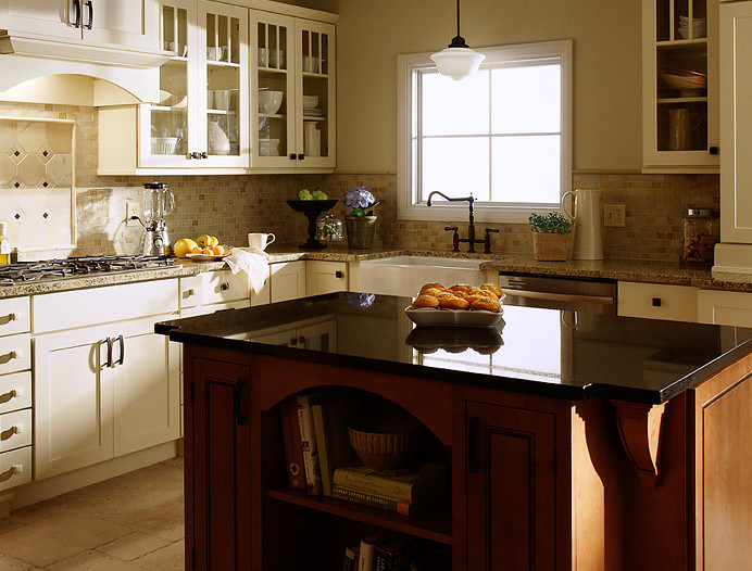 White Kitchen Cabinets | Maple Kitchen Cabinets | Rockford Door Style ...
