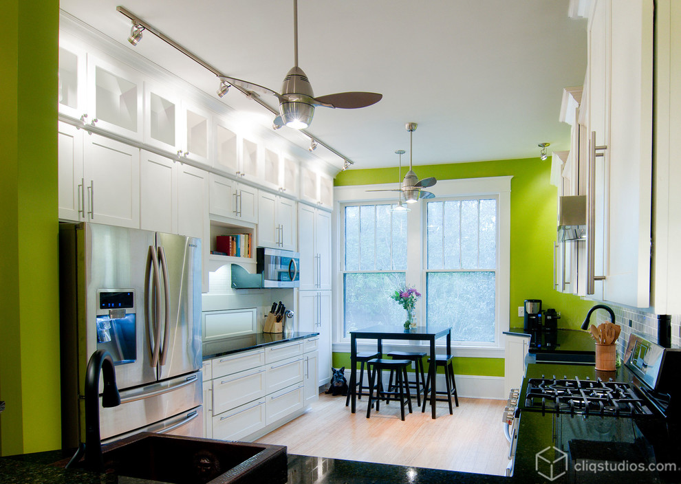 Trendy kitchen photo in Atlanta