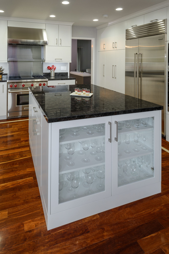 White Kitchen Island with Black Countertop and Glass Paneled Modern Kitchen Los