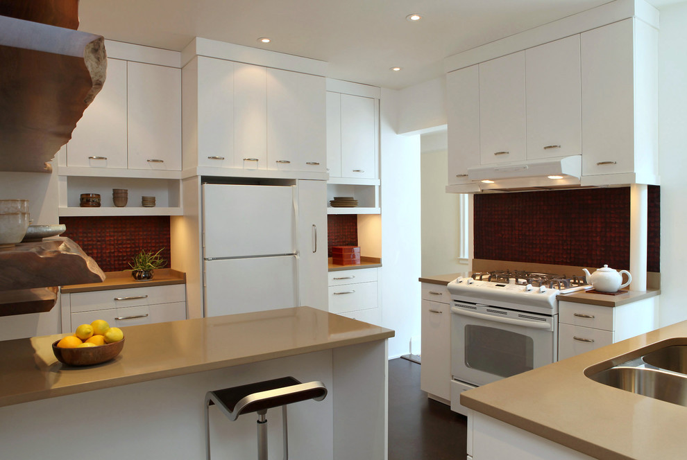 Kitchen - modern kitchen idea in New York