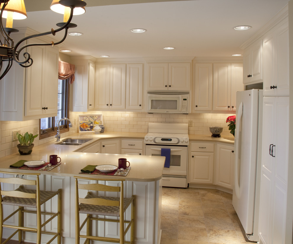 Inspiration for a transitional kitchen remodel in Milwaukee