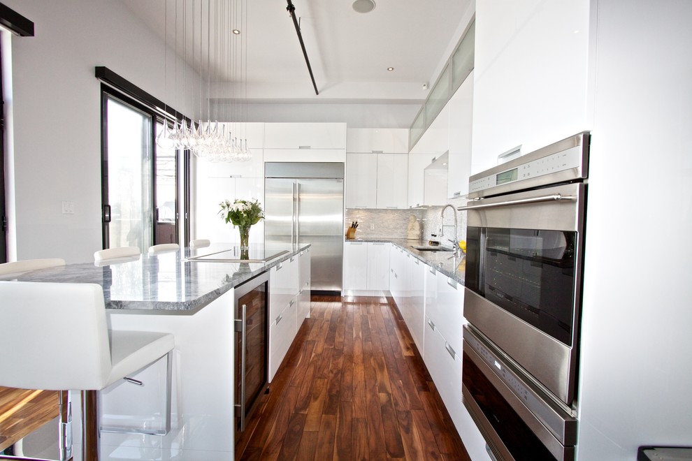 Minimalist kitchen photo in Montreal with stainless steel appliances