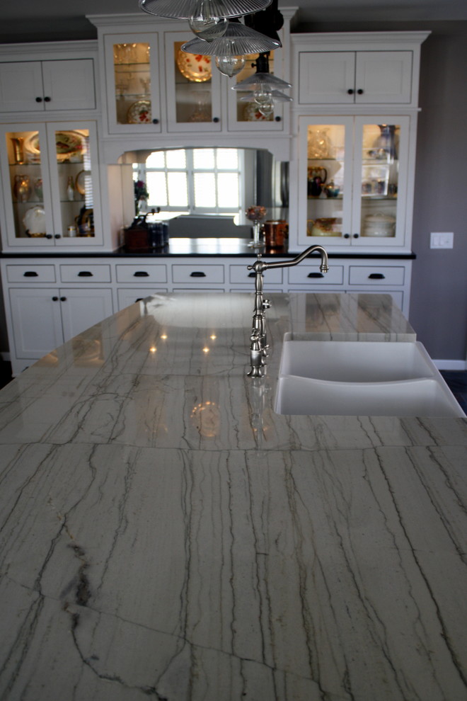 Inspiration for a farmhouse kitchen remodel in Minneapolis