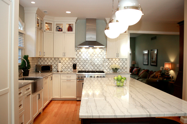 White Macaubas Quartzite Kitchen - Modern - Küche - Philadelphia - von