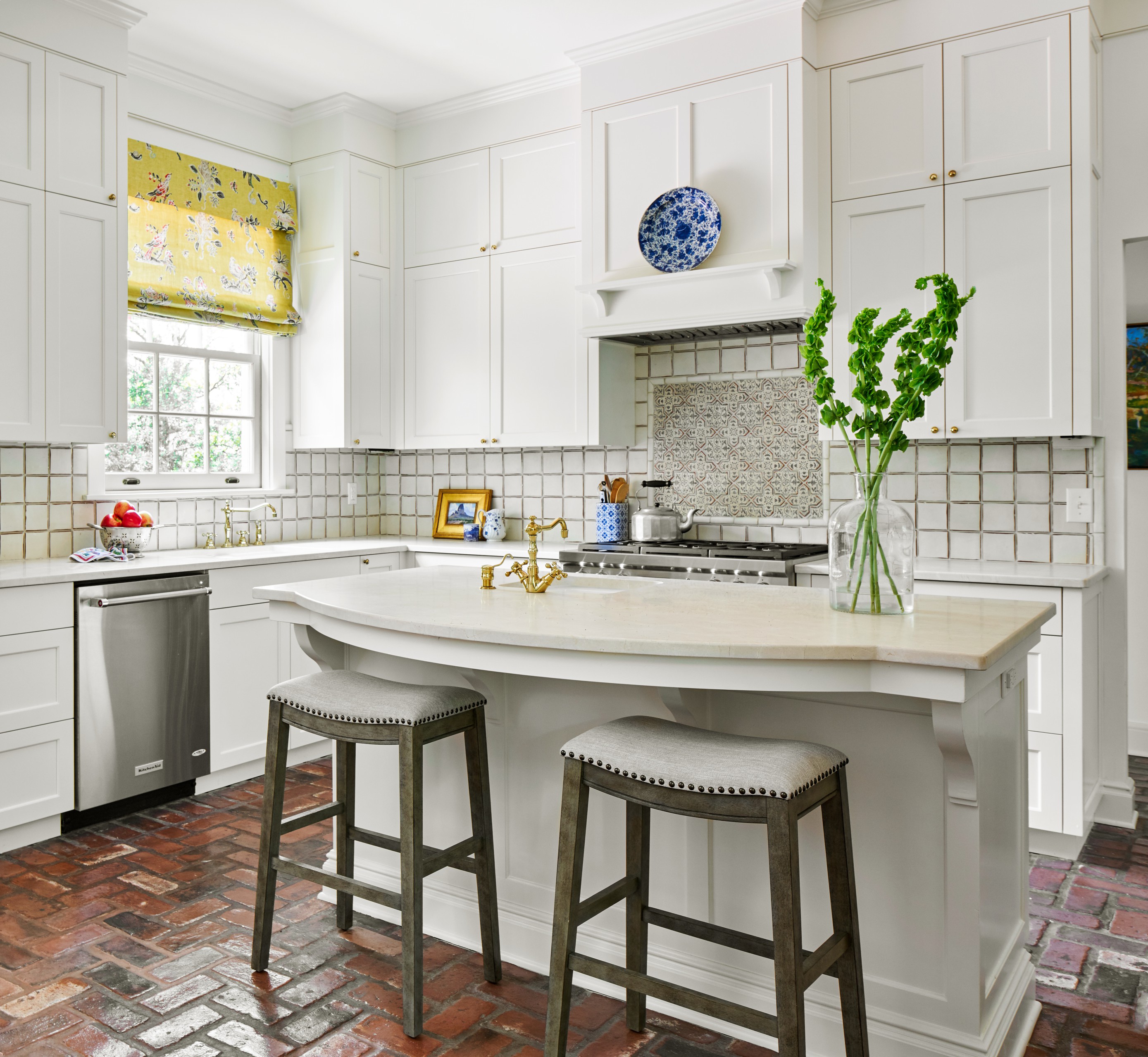 75 Beautiful Kitchen with Brick Flooring Ideas and Designs March