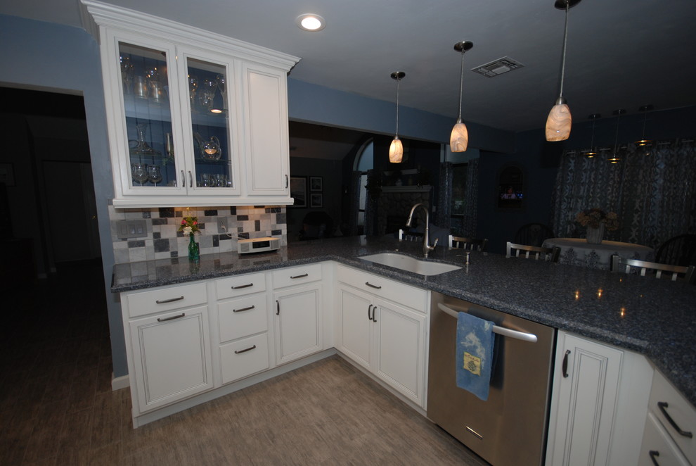 White/Parys Traditional Kitchen Other by Blue River