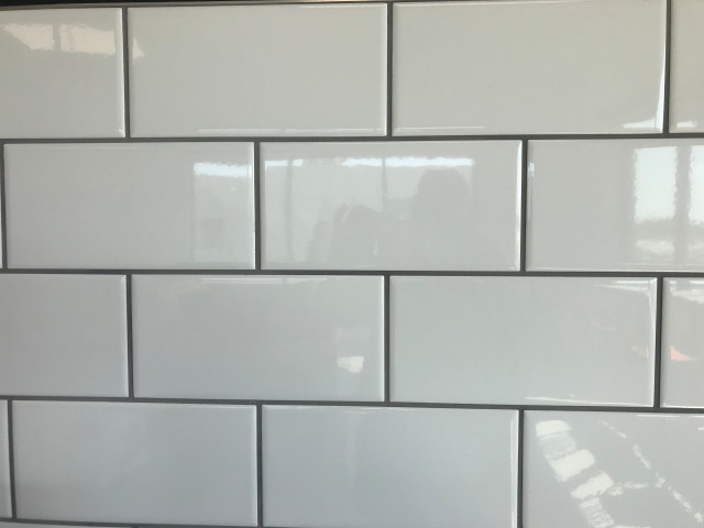 White Porcelain Tiles With Grey Grout Binckley Management And Design Img~477112ae0f4a976f 4 8007 1 D67675a 