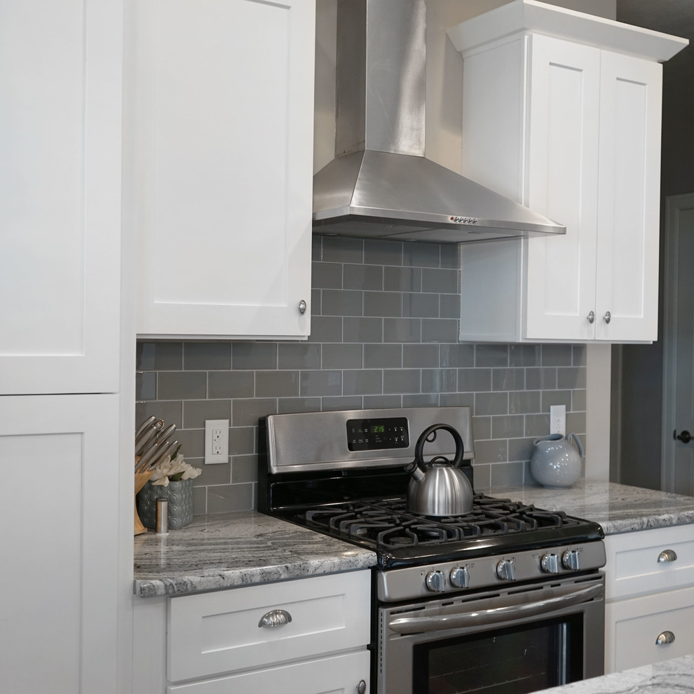 White Shaker Kitchen Cabinets With Soft Close Doors Drawers Contemporary Kitchen Omaha By Everyday Cabinets Houzz