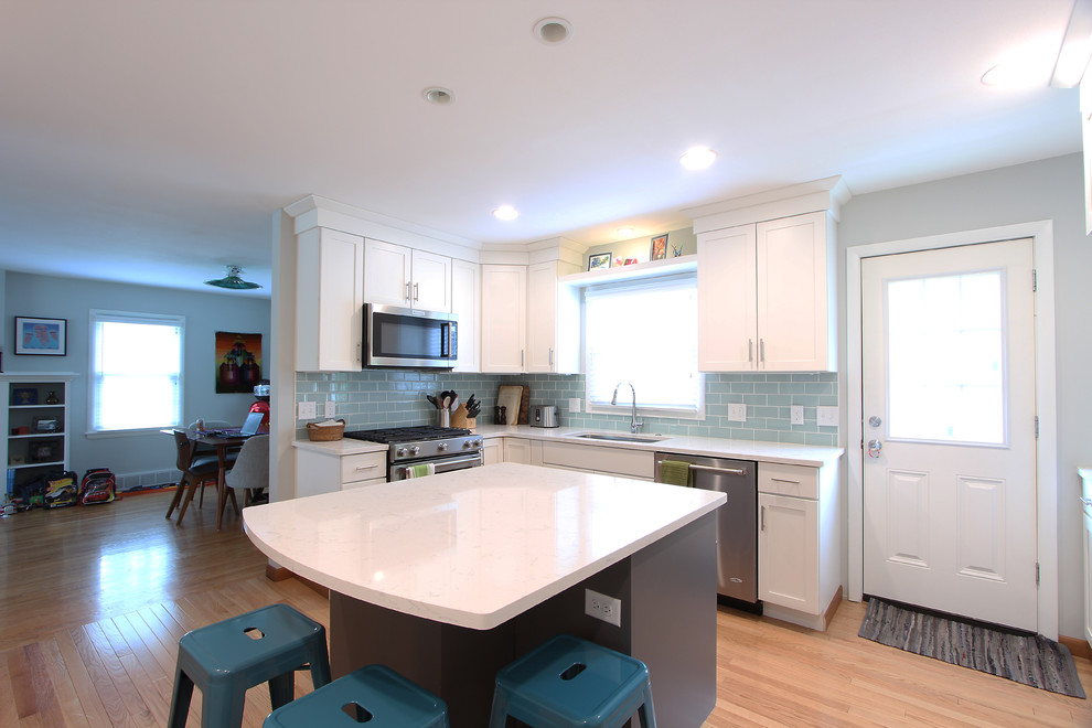 White Shaker Kitchen with Dark Grey Island and Glass Backsplash