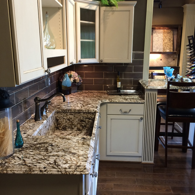 White Tiger Farmhouse Kitchen - Country - Kitchen - Kansas City - by ...