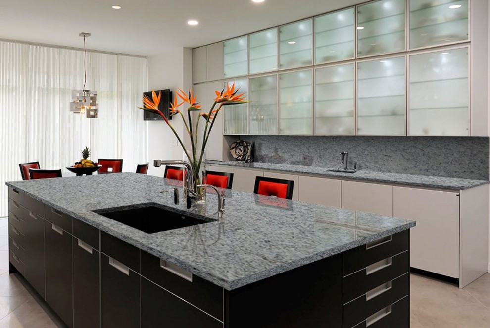 White Tulum Granite Kitchen Contemporain Cuisine Baltimore par