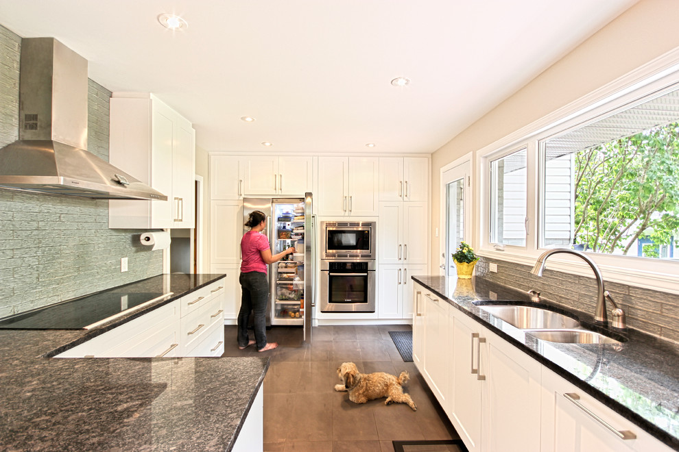 Inspiration for a contemporary kitchen remodel in Ottawa