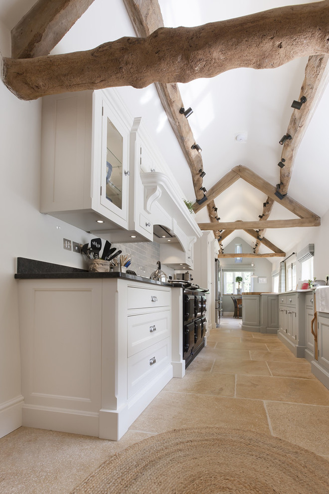 Imagen de cocina de estilo de casa de campo de tamaño medio con fregadero sobremueble, armarios estilo shaker y suelo beige