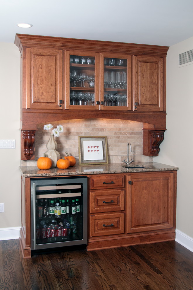 Design ideas for a classic home bar in Milwaukee.