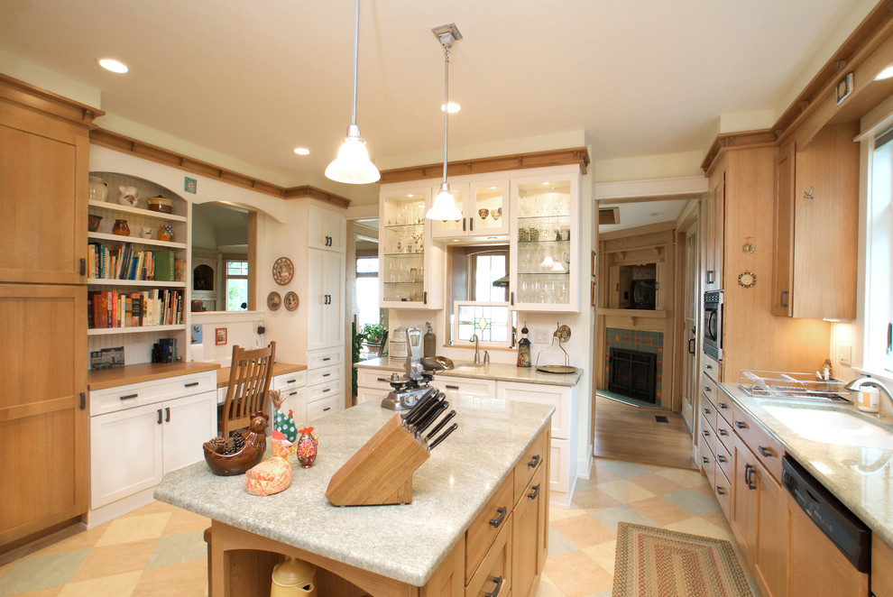 Eat-in kitchen - large craftsman u-shaped linoleum floor eat-in kitchen idea in Other with an undermount sink, shaker cabinets, light wood cabinets, quartz countertops, white backsplash, stainless steel appliances and an island