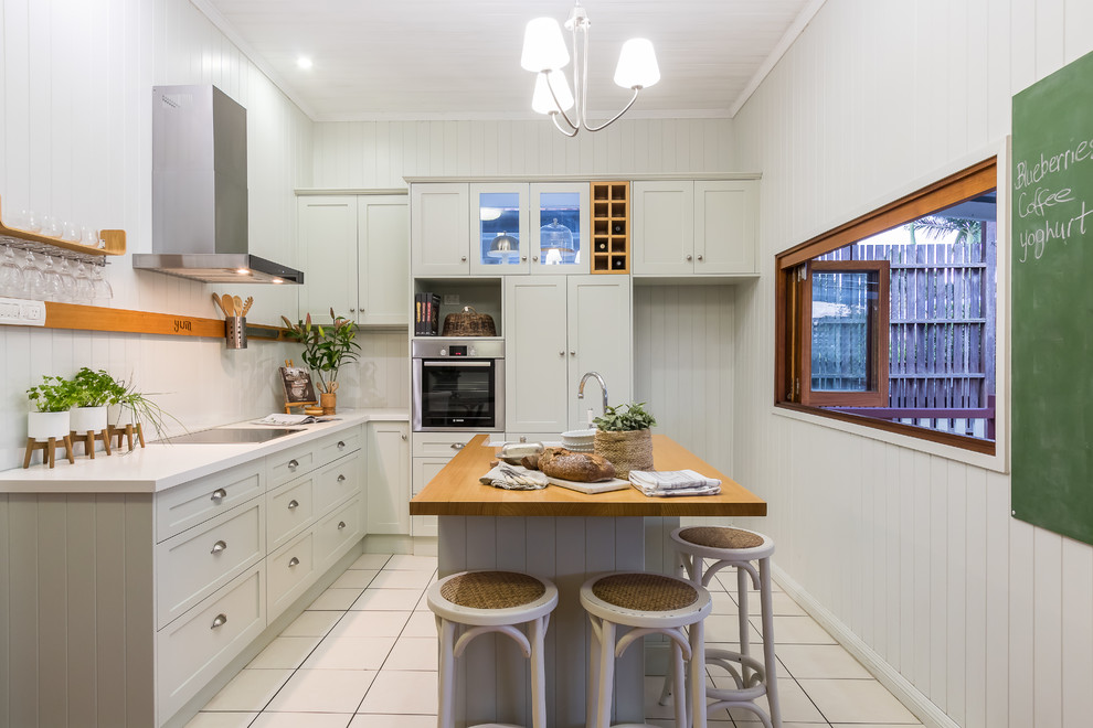 Elegant kitchen photo in Brisbane