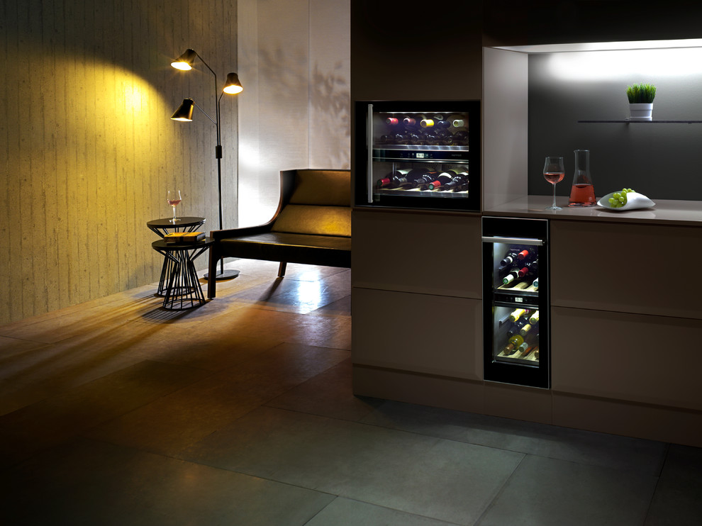 Immagine di una cucina contemporanea con elettrodomestici in acciaio inossidabile