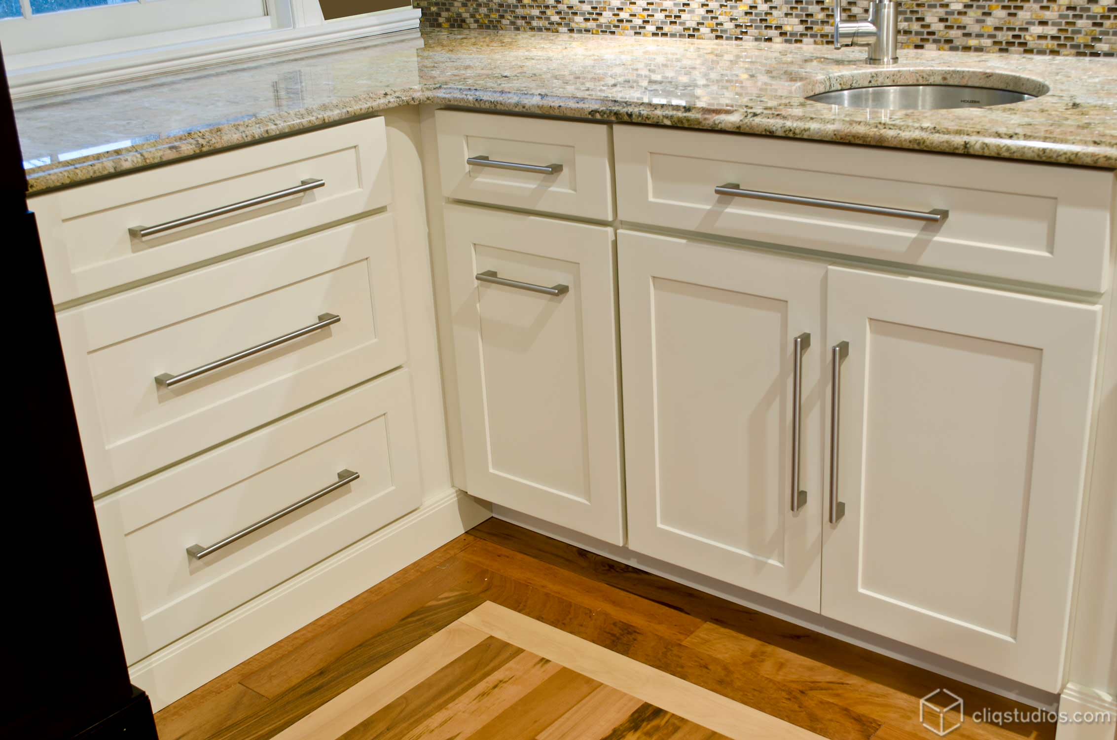 Vanilla kitchen cabinets – all time elegant and universal color choice