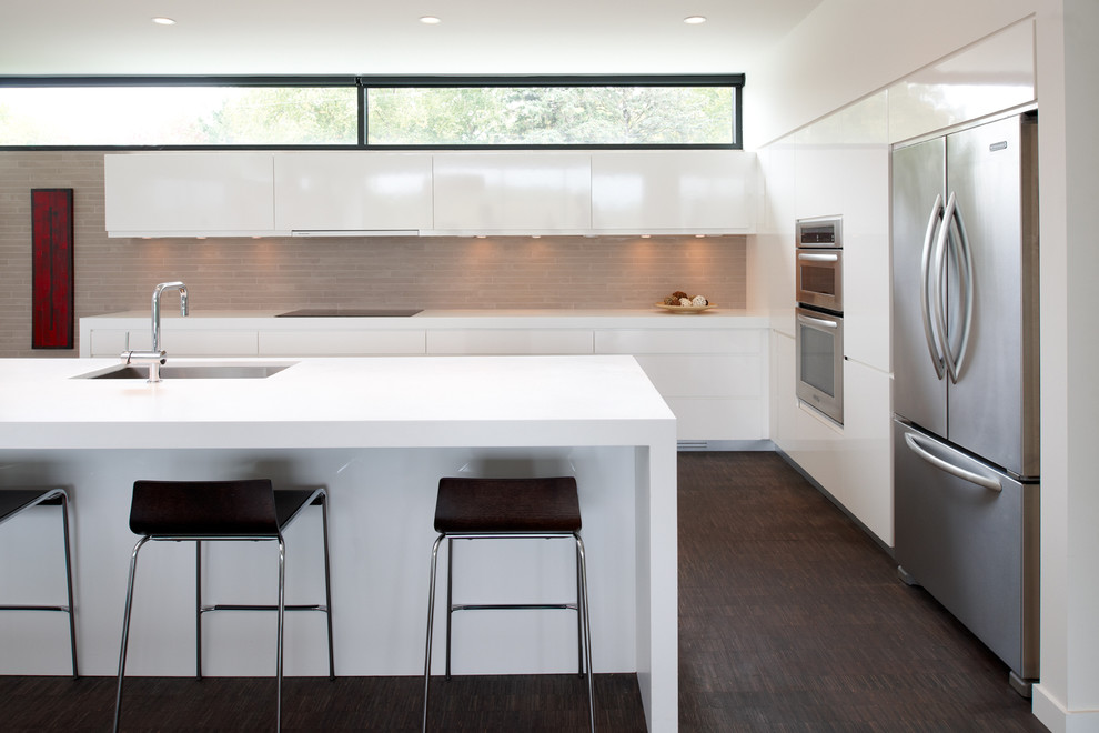 Foto di una cucina moderna con ante lisce