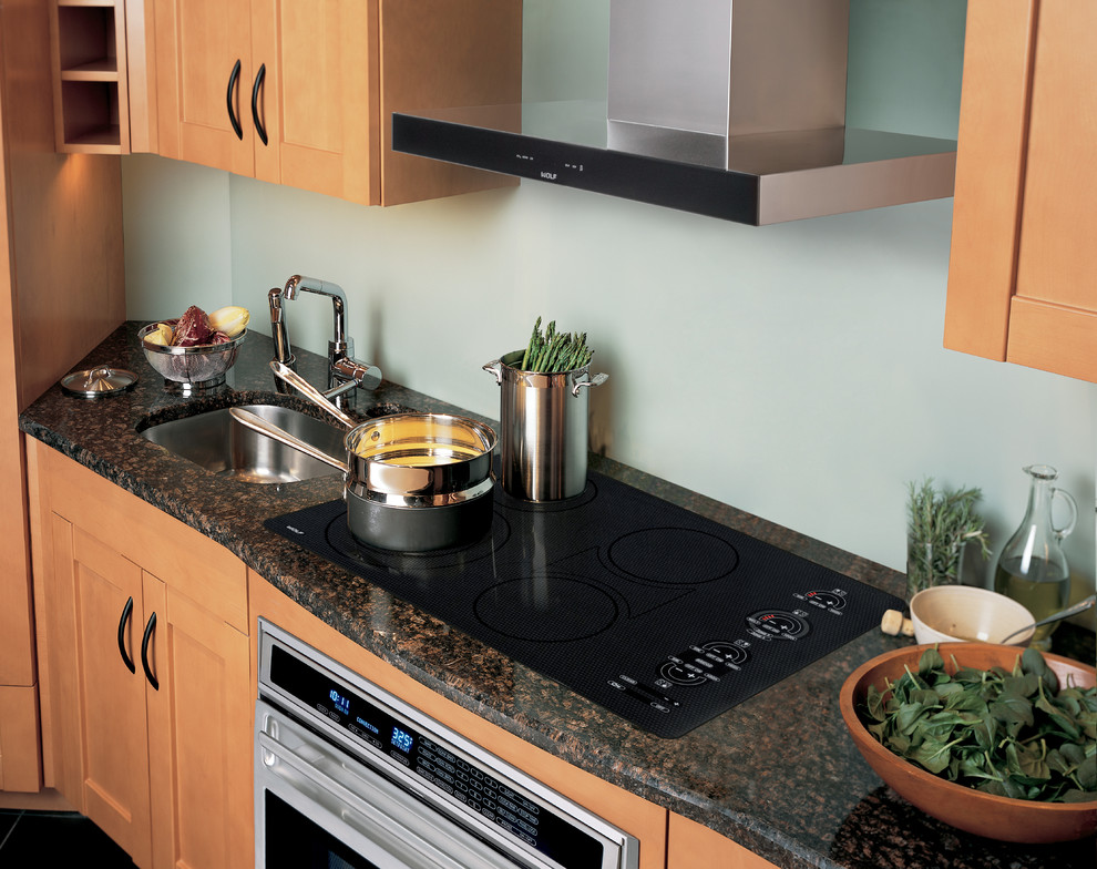 Wolf 30" Cooktop Wall Hood Black VW30B Transitional Kitchen Los