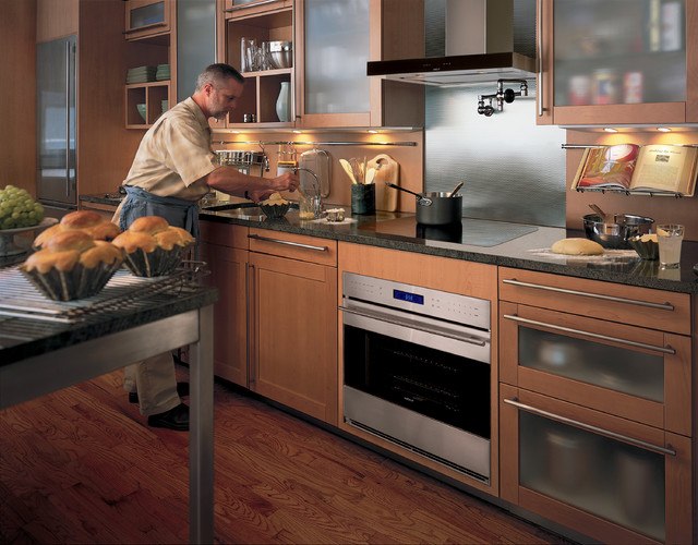 https://st.hzcdn.com/simgs/pictures/kitchens/wolf-30-e-series-transitional-built-in-single-oven-stainless-steel-so30te-universal-appliance-and-kitchen-center-img~3c615e0a03974b72_4-4837-1-d8dec68.jpg