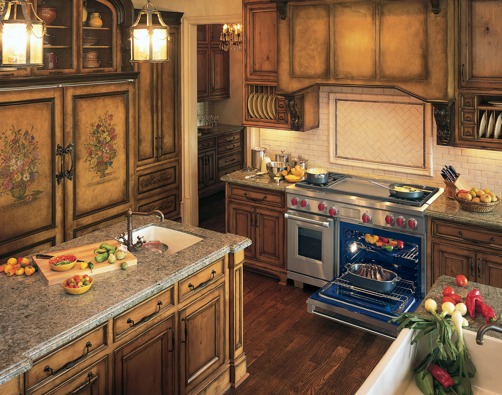 Wolf Kitchen Appliances Traditional Kitchen Los Angeles by