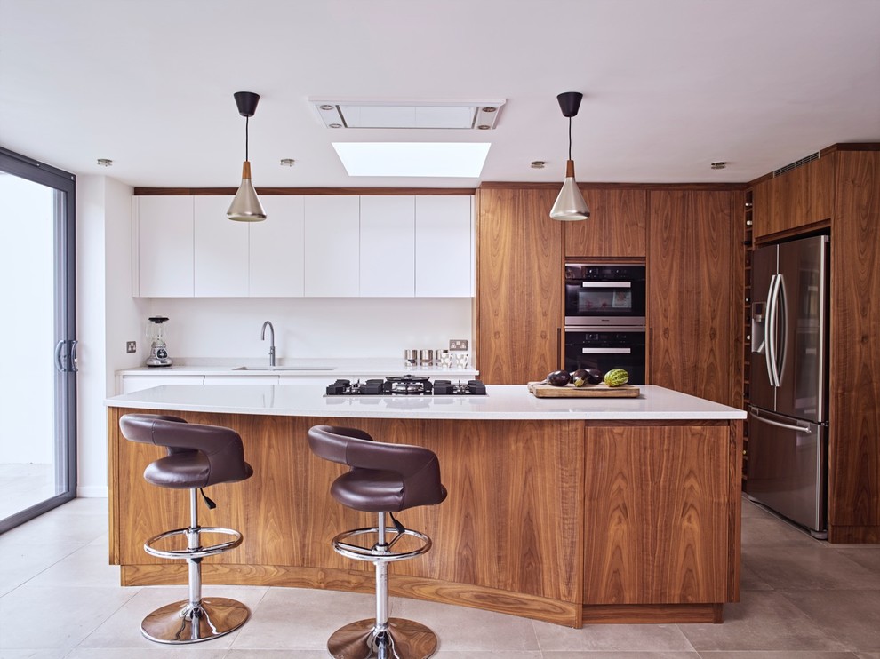 Offene, Große Moderne Küche mit Kücheninsel in London