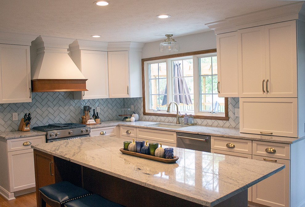 Photo of a classic kitchen in Indianapolis.