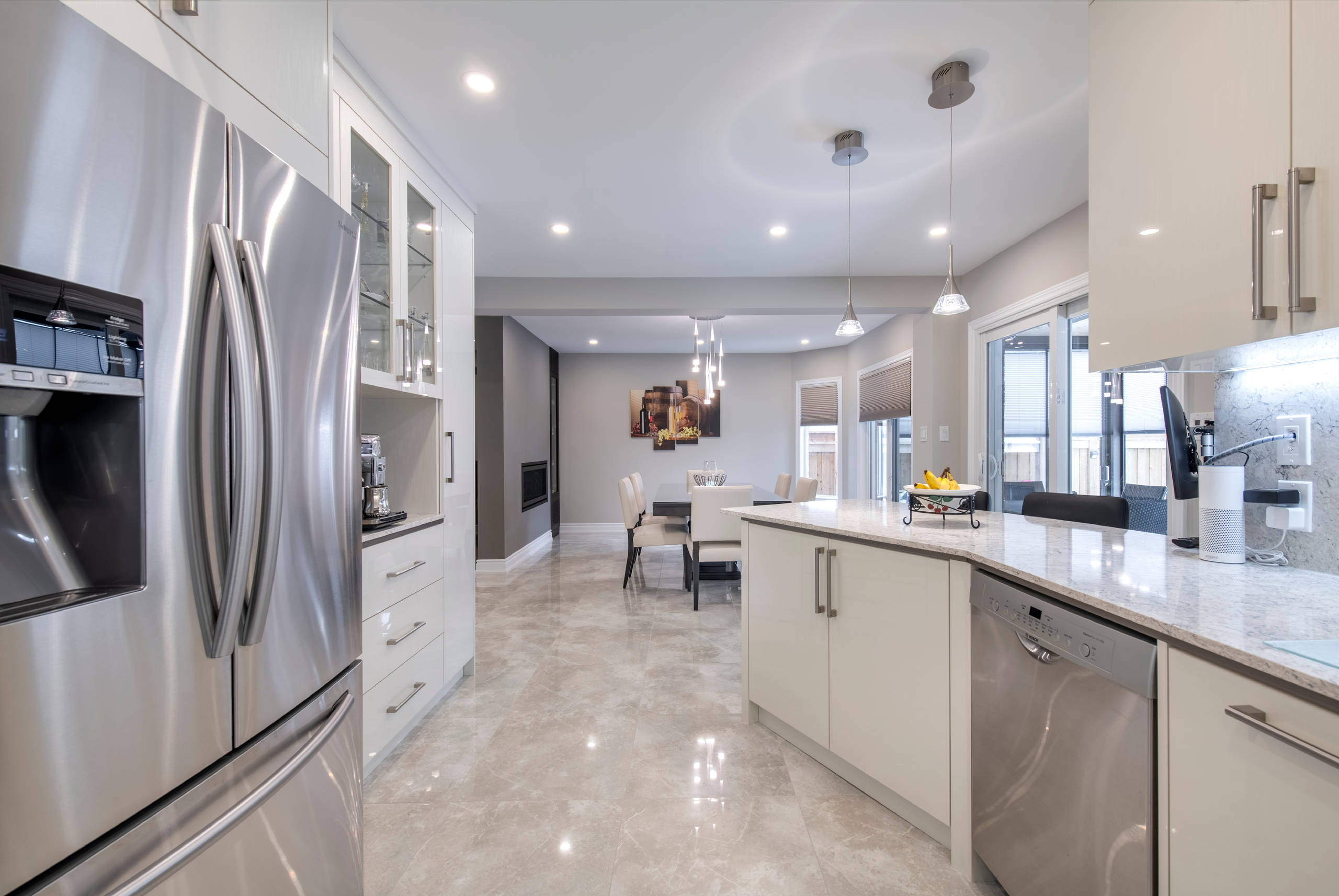 おしゃれなキッチン グレーのキッチンカウンター 大理石の床 の画像 21年10月 Houzz ハウズ