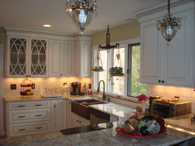 Inspiration for a timeless kitchen remodel in Richmond