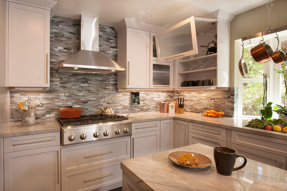 Inspiration for a mid-sized transitional eat-in kitchen remodel in Los Angeles with gray backsplash and an island