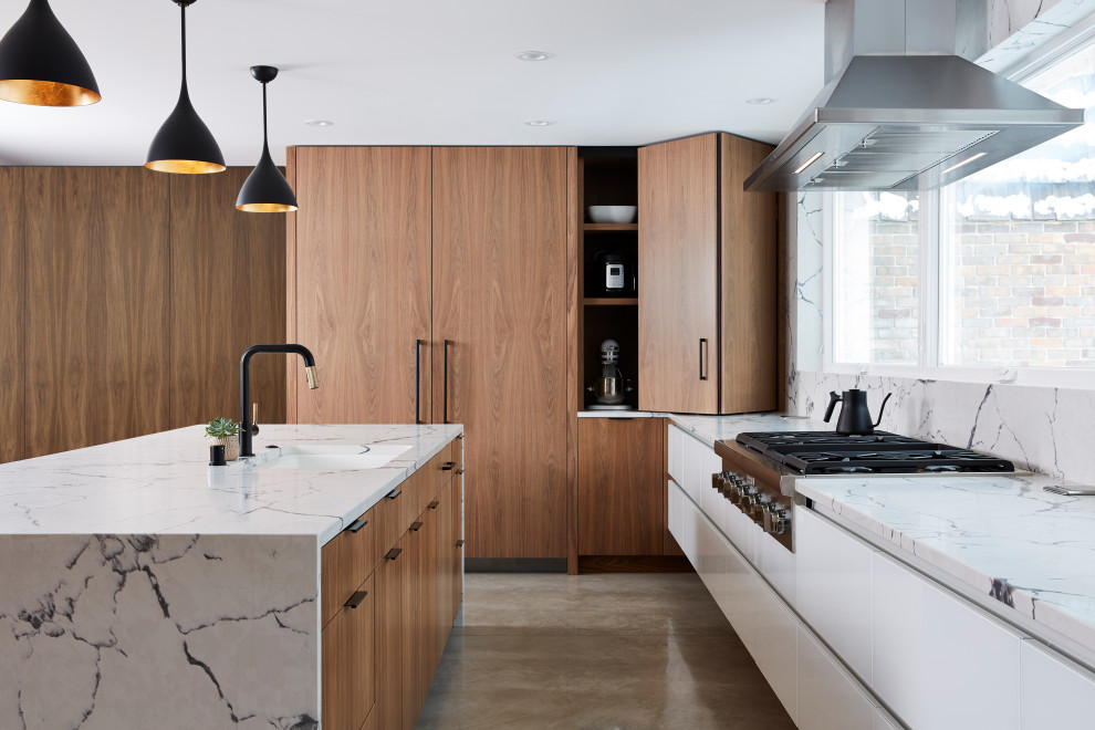 Immagine di una grande cucina contemporanea con lavello sottopiano, ante lisce, ante in legno scuro, elettrodomestici in acciaio inossidabile, pavimento in cemento, pavimento grigio e top bianco